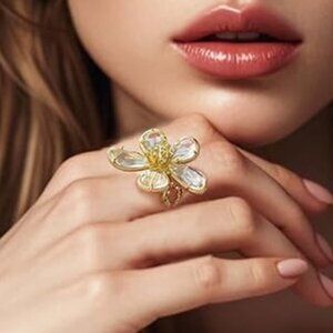 Neiman Marcus Golden White Daisy Flower Ring